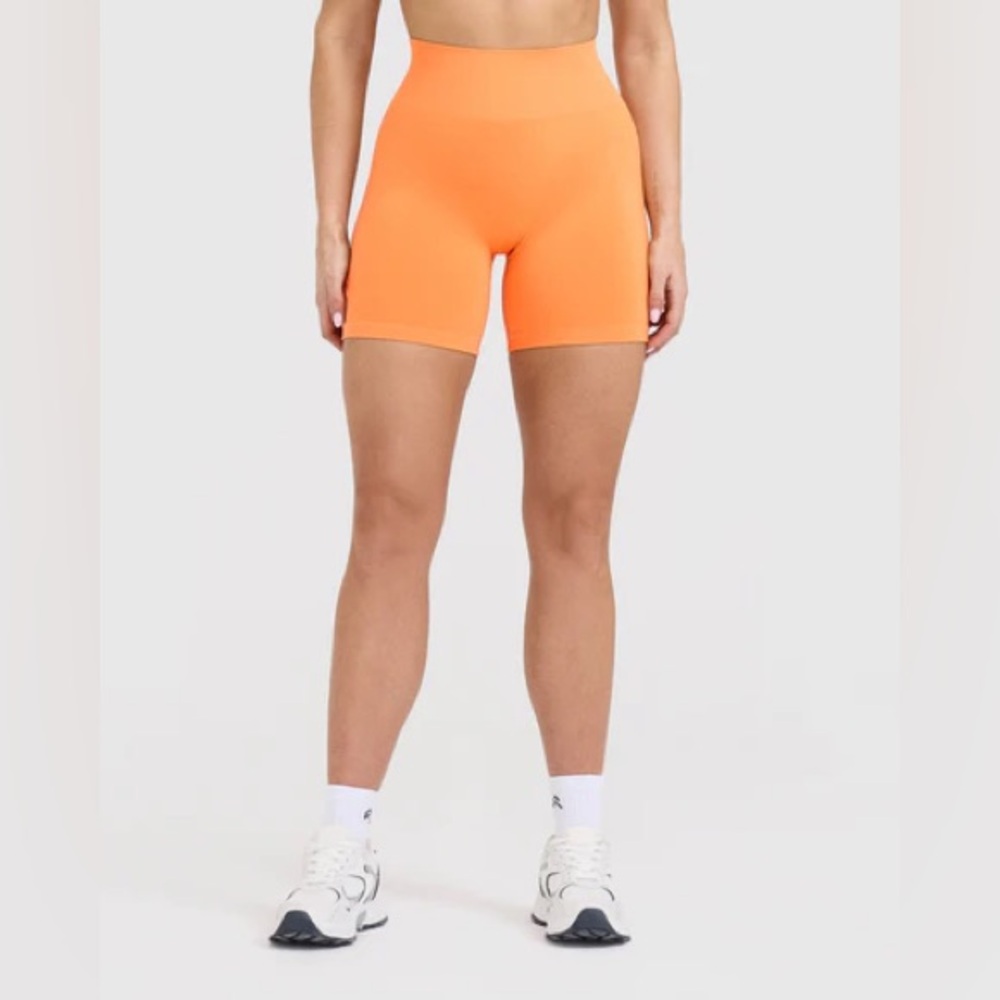 ONER ACTIVE EFFORTLESS APRICOT ORANGE SHORTS SIZE M